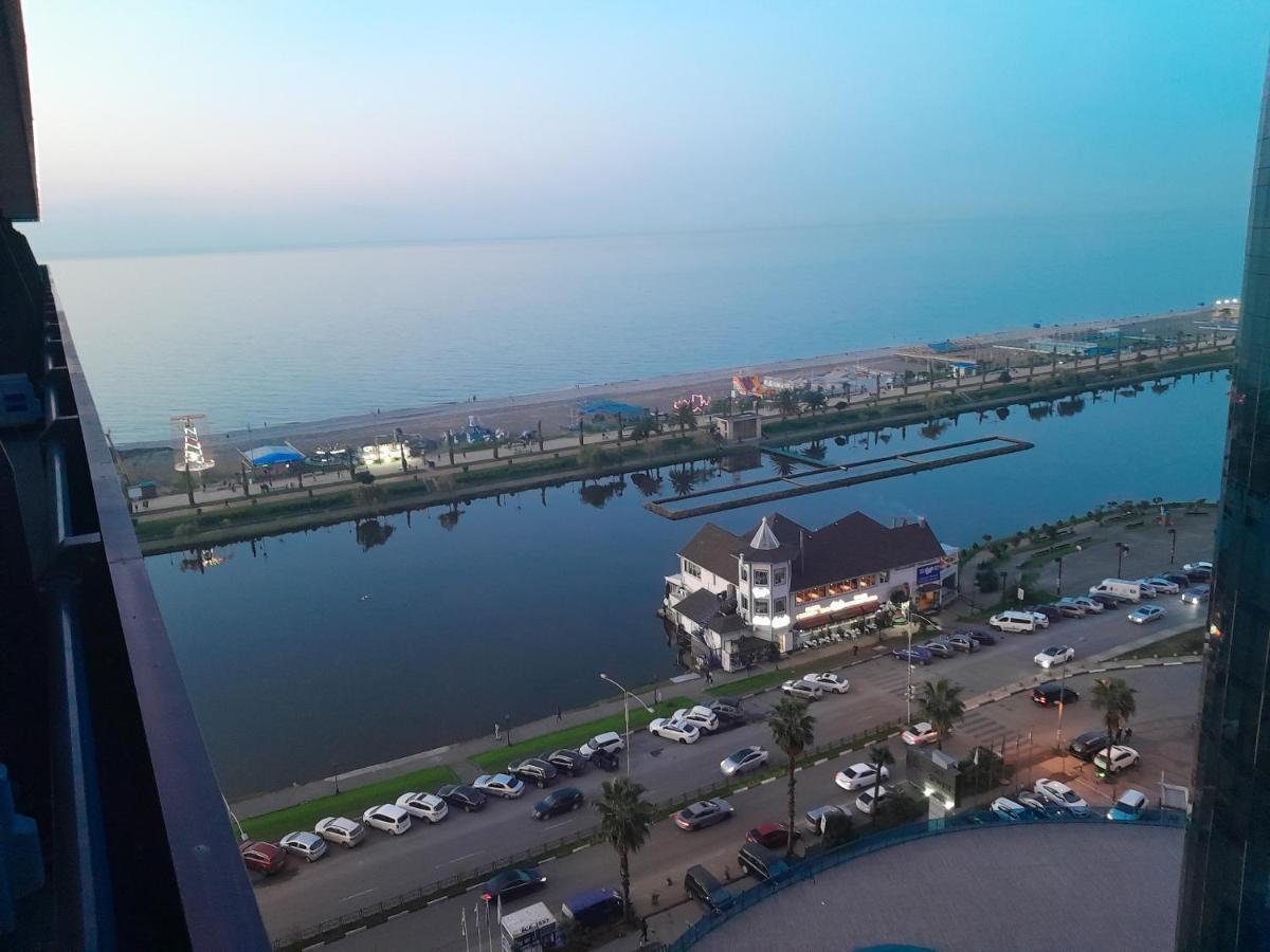 Smart Aparthotel Orbi City Batumi Esterno foto