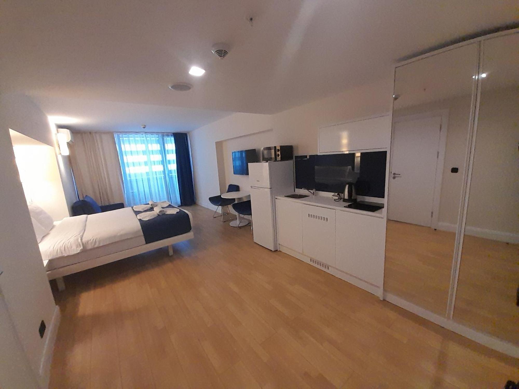 Smart Aparthotel Orbi City Batumi Esterno foto