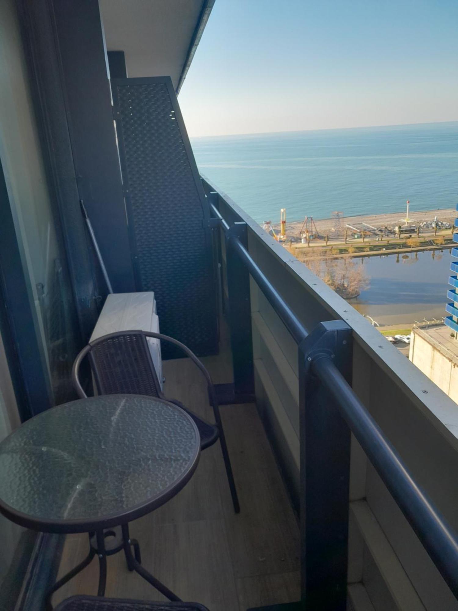 Smart Aparthotel Orbi City Batumi Esterno foto
