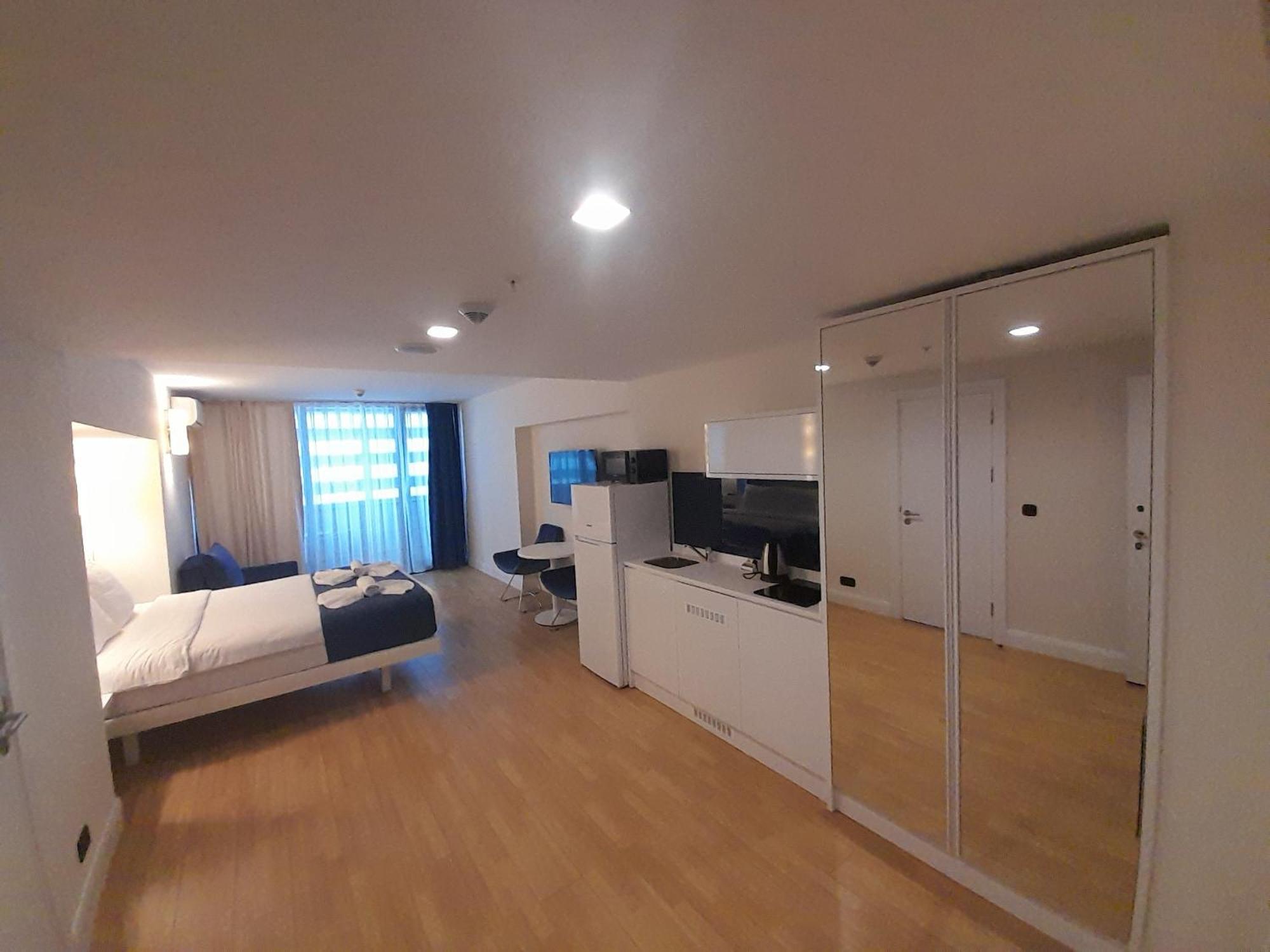 Smart Aparthotel Orbi City Batumi Esterno foto